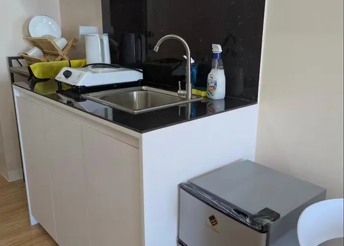Miya's Crib E Staycation Tomas Morato Quezon Aparthotel Manila