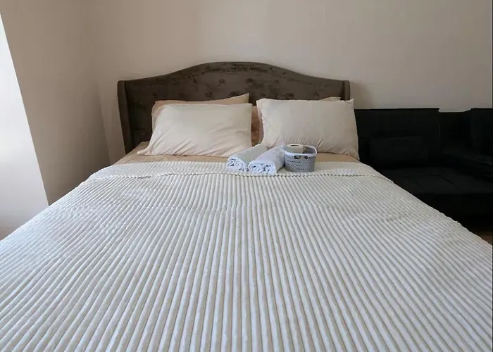 Miya's Crib E Staycation Tomas Morato Quezon Aparthotel